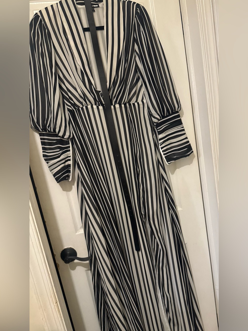 Black and white long sleeve maxi dress